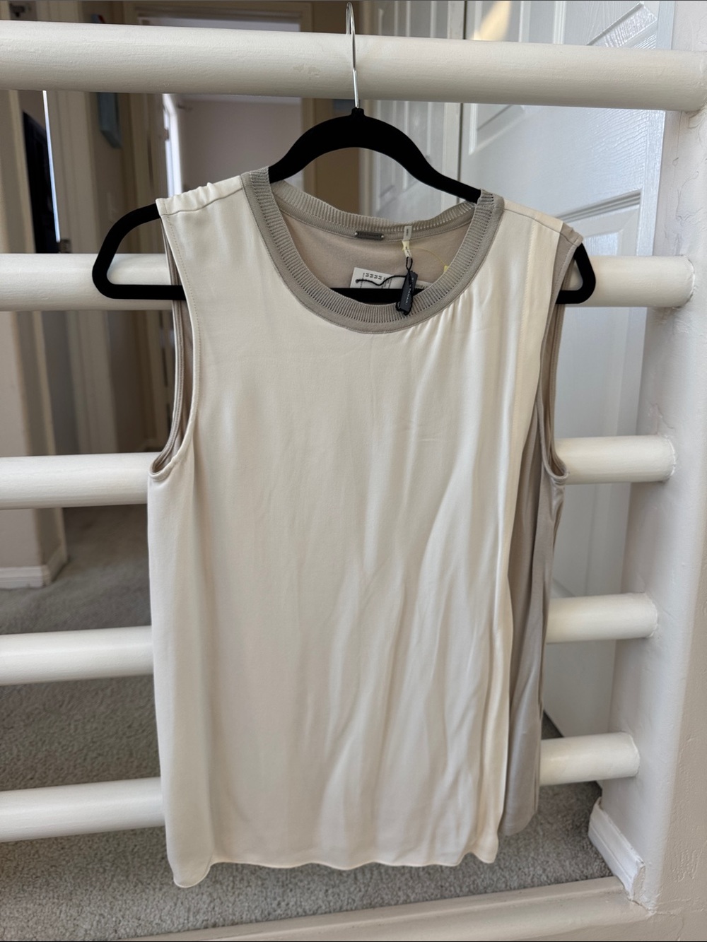 Women’s Sleeveless Tank Top in Cream with Contrast Trim NWT